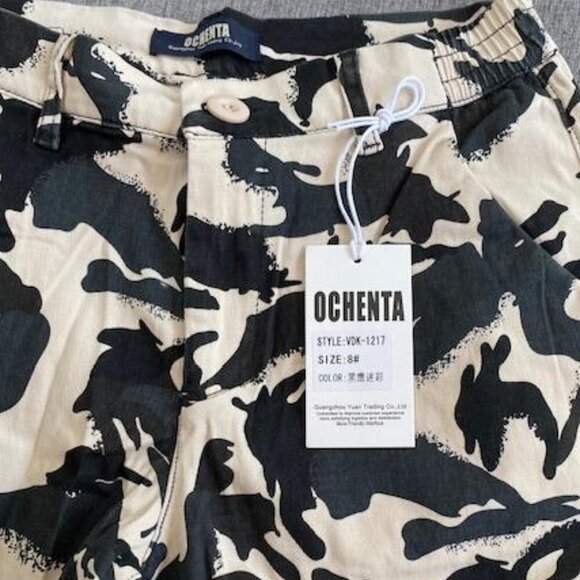 Size 8 Camo Casual Shorts with Pockets Elastic Waist 4" inseam - Picture 2 of 3